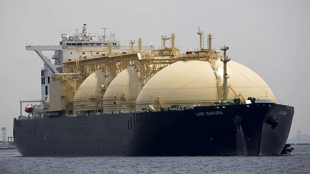 Çin'den ilk yuan ödemeli LNG tankeri BAE'den yüklendi.