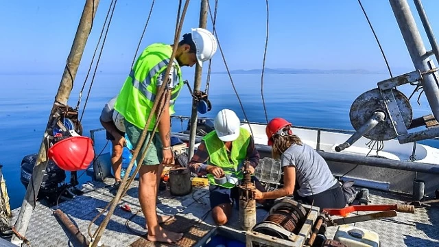 İzmir Körfezi’nin 30 farklı noktasından karot örneği alındı