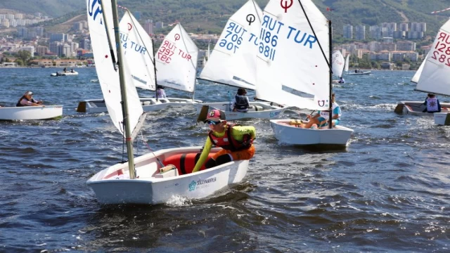 İzmir kurtuluşuna Narlıdere’den yelken açtılar