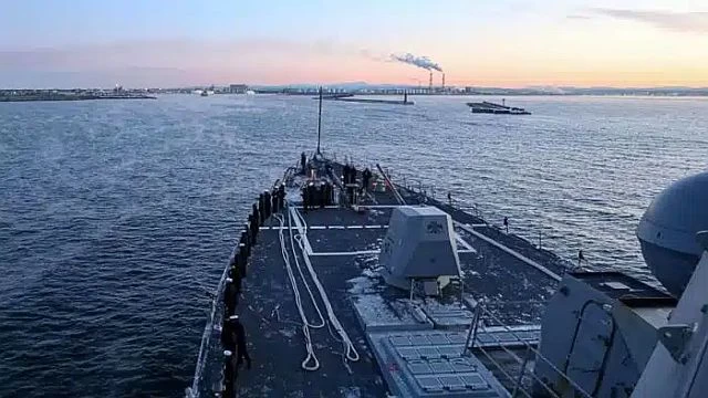 ABD ve Kanada Gemilerinin Tayvan Boğazı'nı geçti. Çin alarm'da
