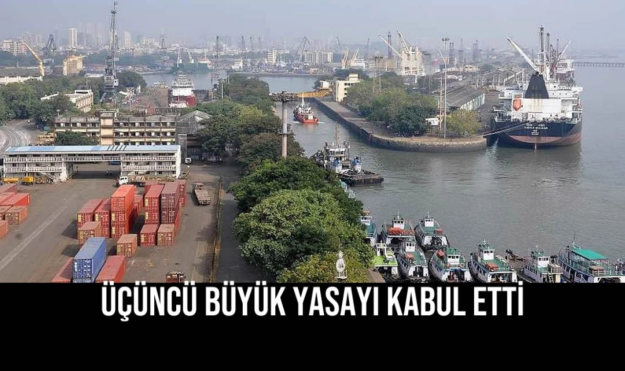 Üçüncü Büyük Yasayı Kabul Etti