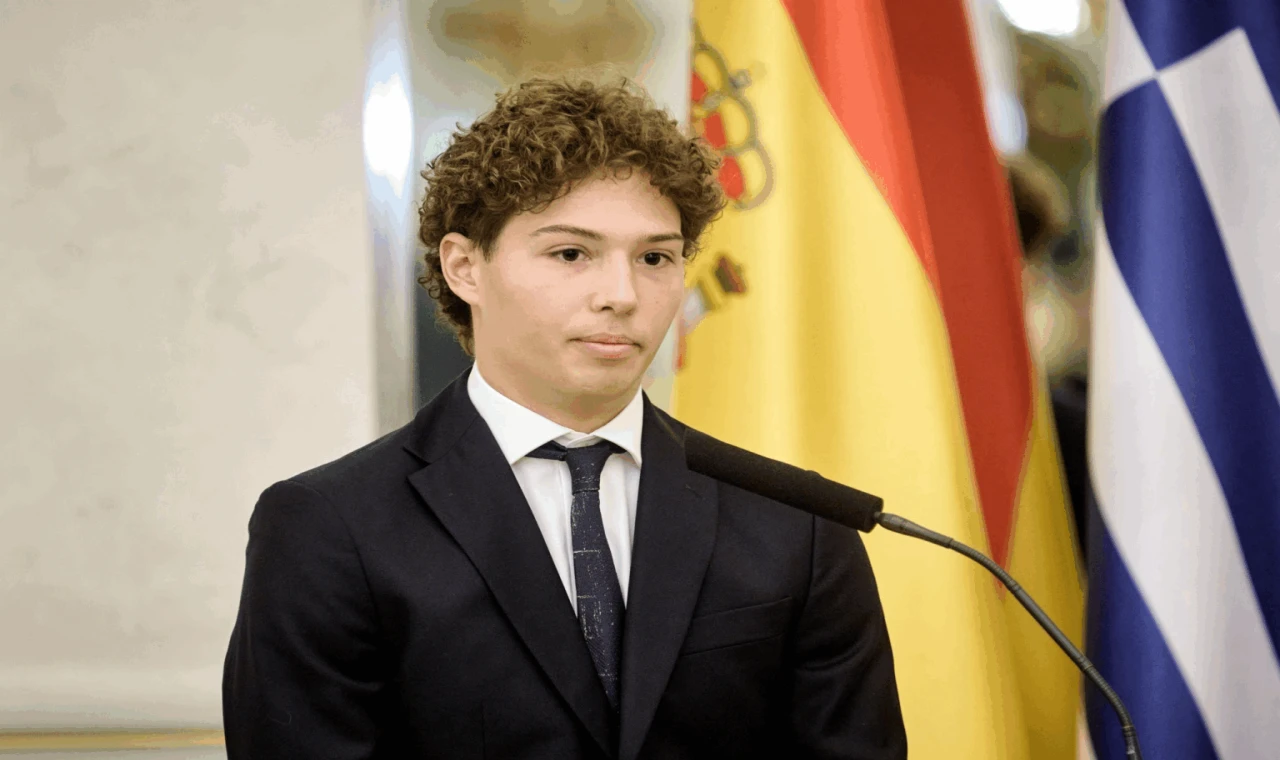 Yunan Sörfçüyü Ödüllendirdi