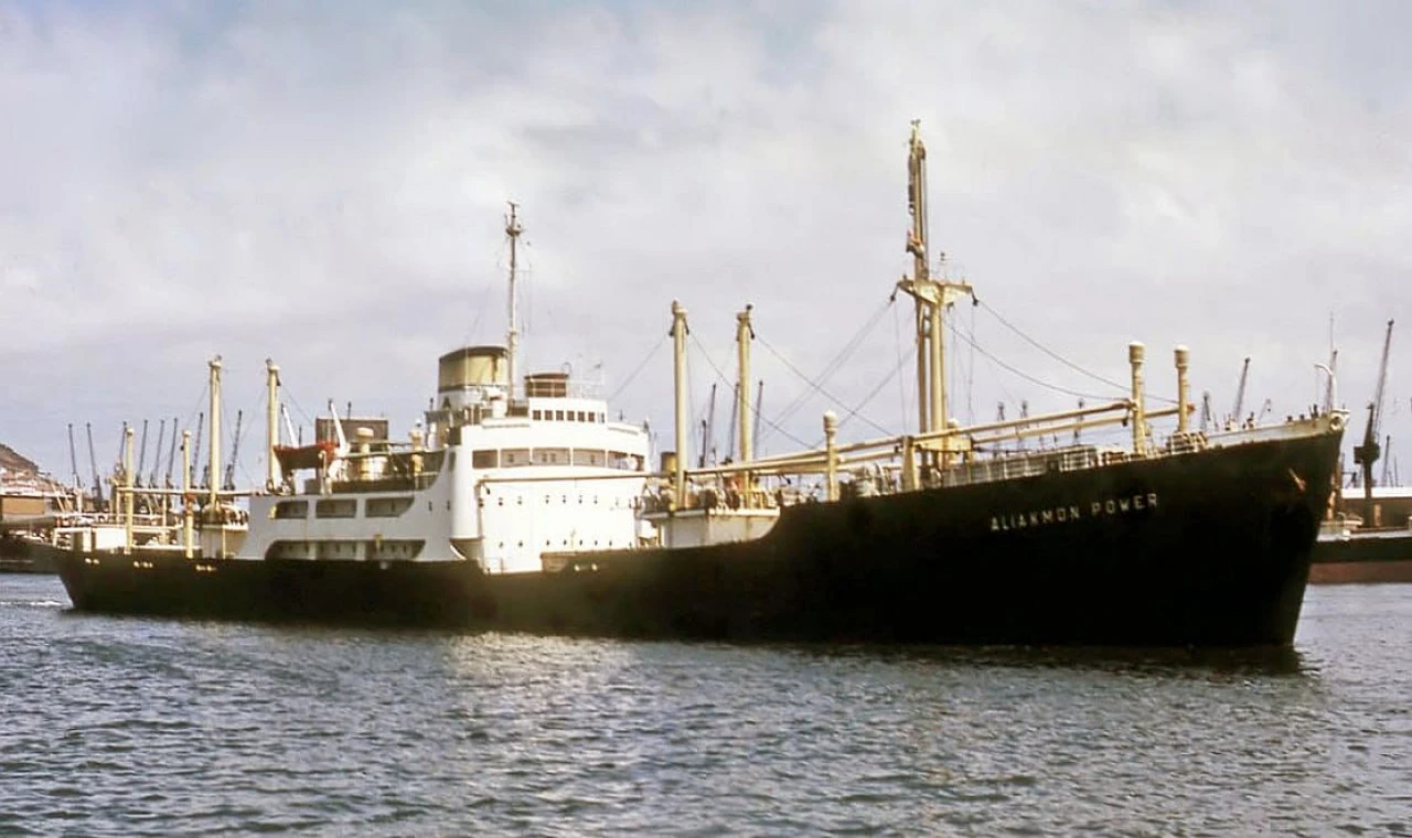 Ara Güverteli Geminin Yolculuğu