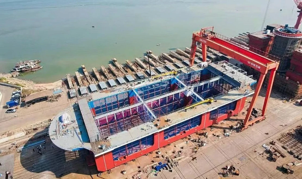 "Zhuhai Qin"i Hizmete Soktu