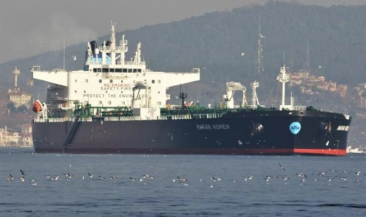 Yunanistan'a Ait Tanker Vuruldu