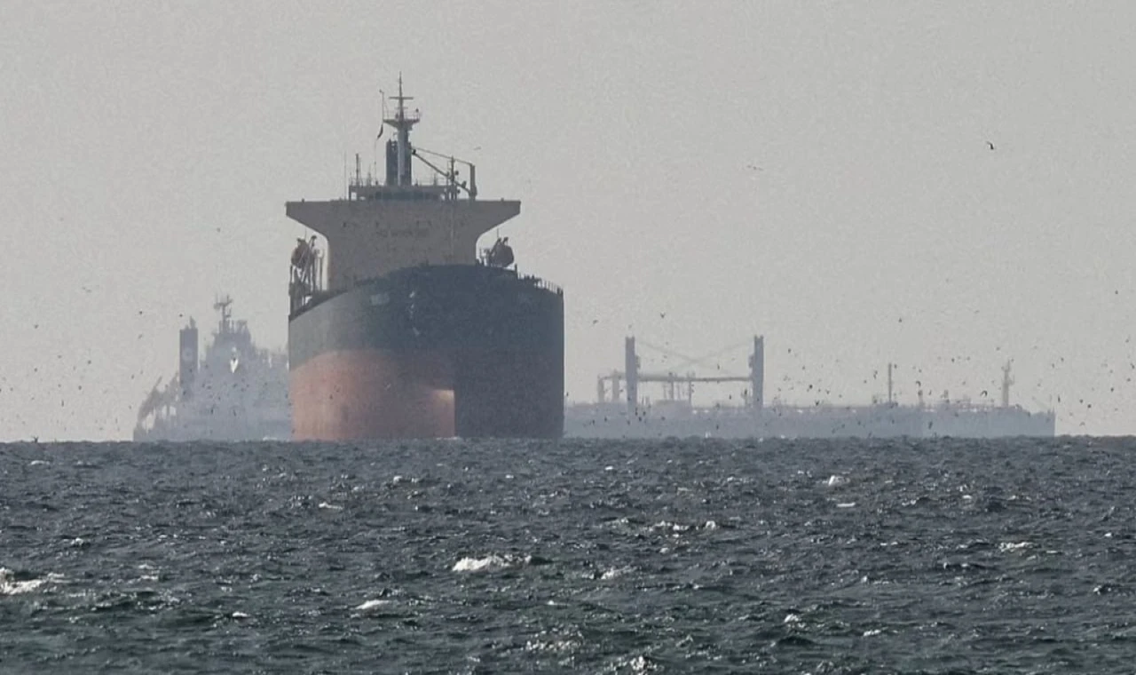 "Alicia" Hürmüz Boğazı'ndan geçiyor