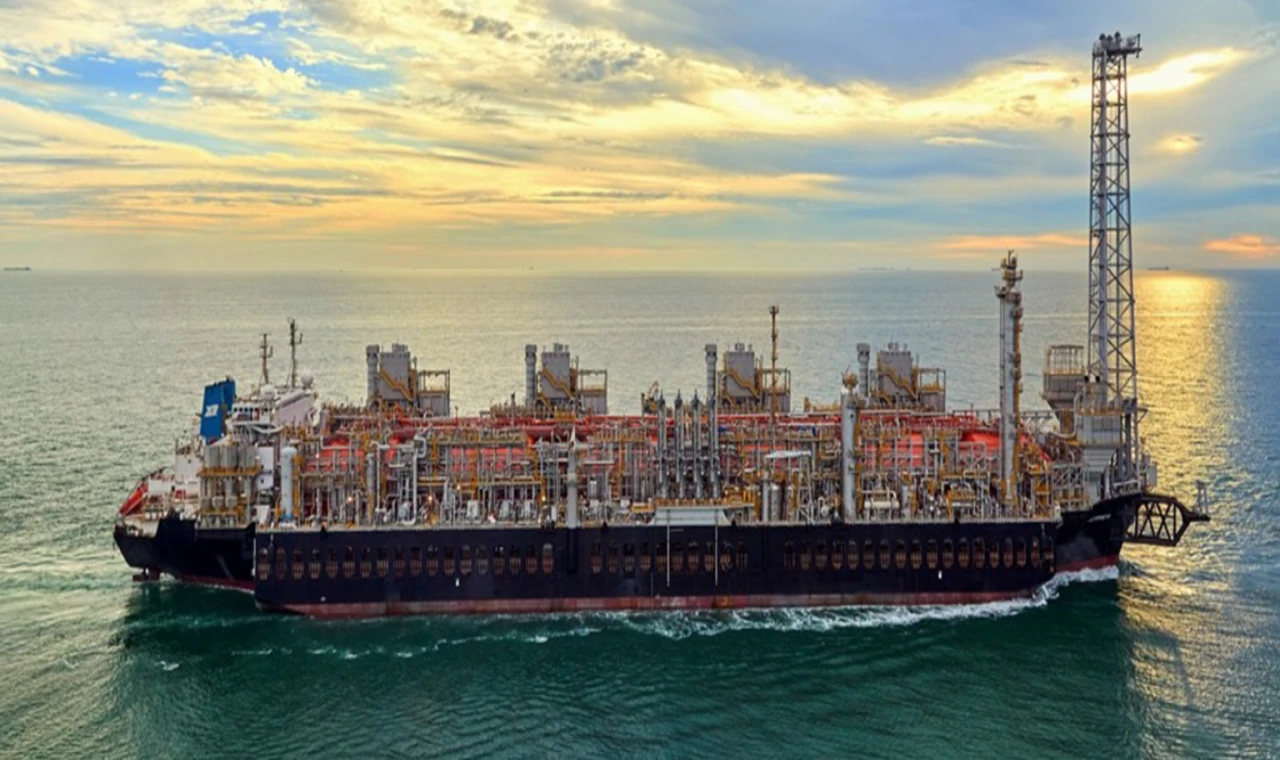 Golar LNG, dördüncü FLNG projesi için LNG taşıyıcısı satın alıyor