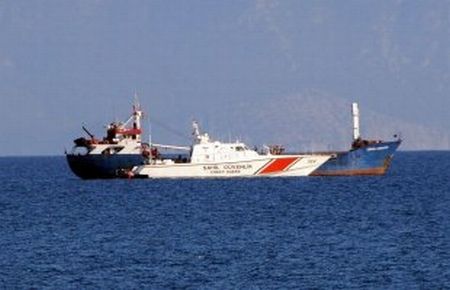 Antalya Da Gemiye Kaçak Sigara Operasyonu