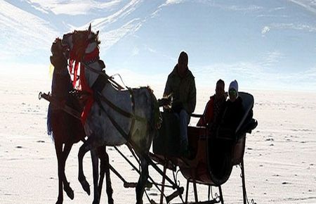 Çıldır Gölü'nde kızak keyfi