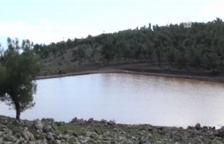 Damlaya damlaya ''göl'' yaptı