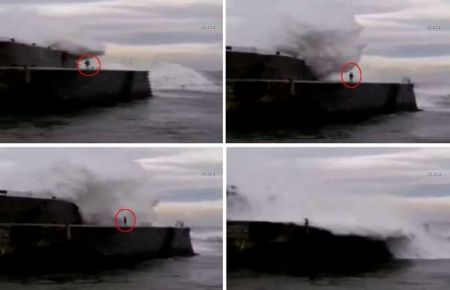 Dev dalgalar limandaki adamı yuttu!