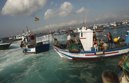 İspanyol Balıkçılar Cebelitarık Boğazı'nda Eylemde