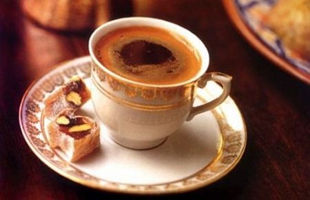 Kahve Dünyası?ndan "Türk kahvesi ve çikolata kaplı badem ezmesi" 