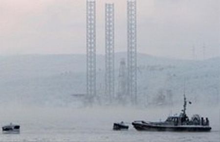 Petrol platformu devrildi: 7 ölü
