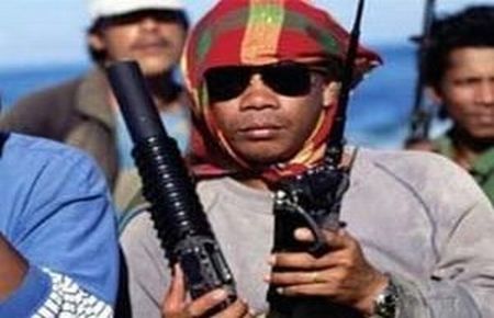 SOMALİ'DE 11 KORSAN ELE GEÇİRİLDİ