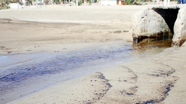 Alanya'da Kleopatra Plajı'na Kalorifer Yakıtı Aktı