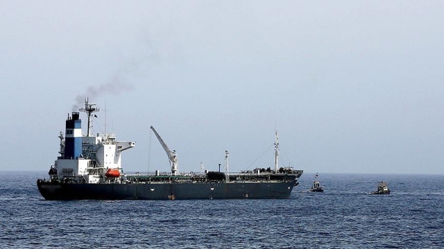 Suudi Arabistan'da Petrol Tankeri İle Balıkçı Teknesi Çarpıştı