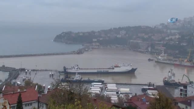 Zonguldak Limanı'nda Deniz Çamur Rengini Aldı