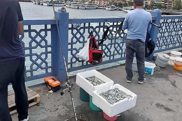 Galata Köprüsü ve Pislik