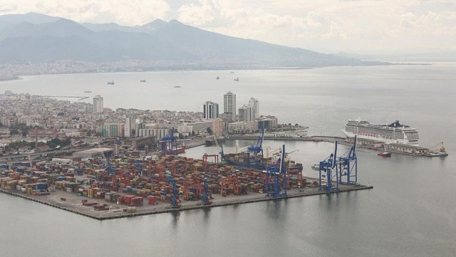 İzmir Alsancak Limanı'nda 128 ton Kaçak Akaryakıt Ele Geçirildi