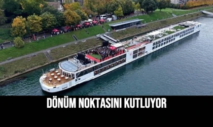 Dönüm Noktasını Kutluyor