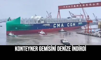 Konteyner Gemisini Denize İndirdi