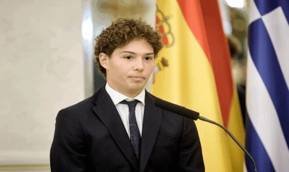 Yunan Sörfçüyü Ödüllendirdi