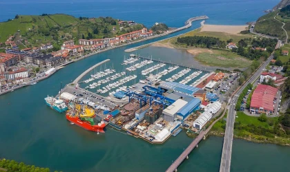 Balenciaga'yı Satın Aldı