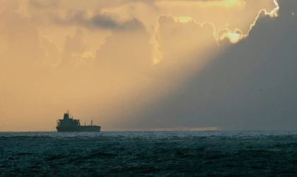 İran Limanlarının Dışında Demir Atıyor