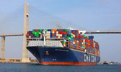 Süveyş Kanalı'na Çevrildi