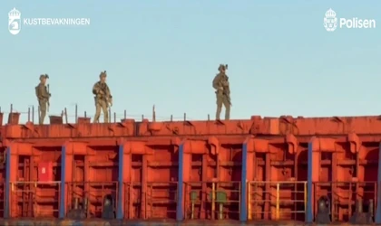 Kargo Gemisine El Koydu