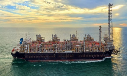 Golar LNG, dördüncü FLNG projesi için LNG taşıyıcısı satın alıyor