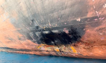 İHA Saldırısına Uğrayan Tanker Karaya Oturdu