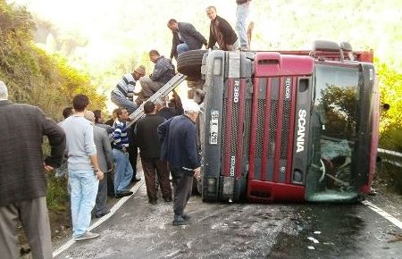 20 ton Hamsi yola saçıldı
