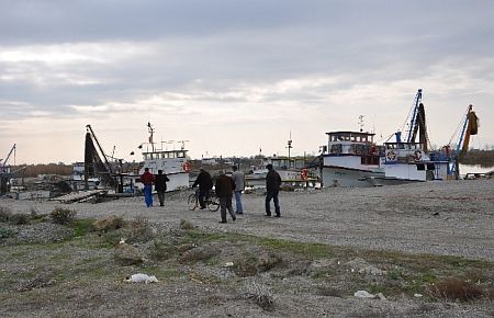 30 Balıkçı Teknesi Mahsur