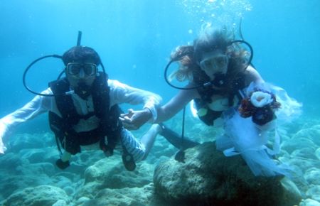 31 çift su altında evlenecek