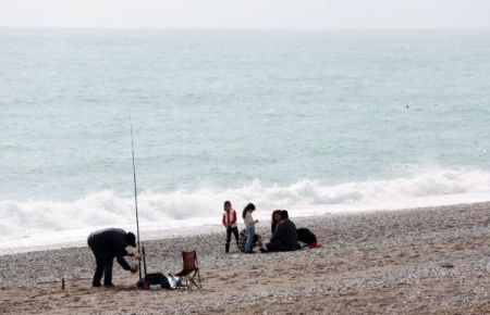 Antalya güneşin keyfini çıkarıyor