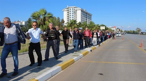Antalyalılardan İnsan Zinciri: Projeler Kente İhanettir