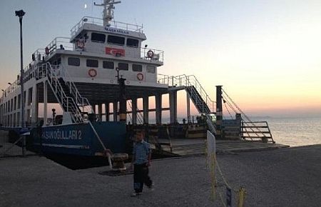 Arabalı Vapur Kayalıklara Çarptı! 