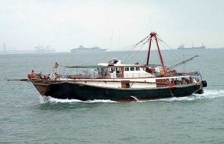 Balıkçı tekneleriyle mazot ticareti yaptılar