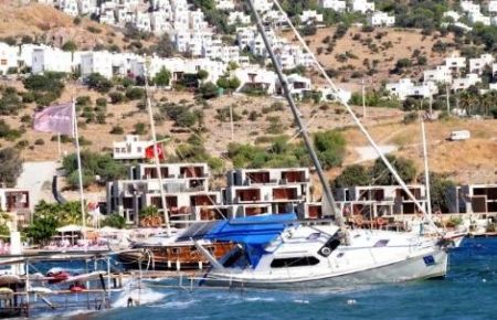 Bodrum'da Fırtına Yatları Karaya Sürükledi