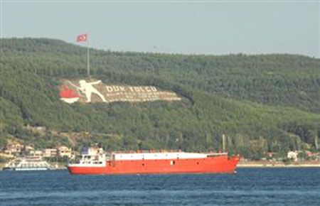 Boğaz'da Arızalanan "Mara" Tehlike Yarattı