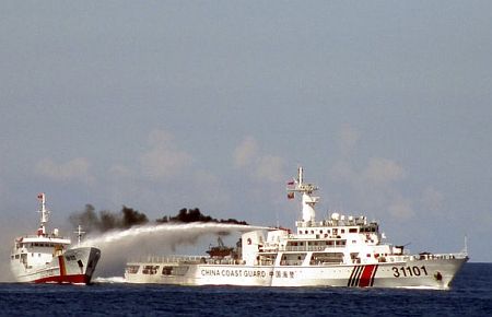 Çin Denizi'nde "tazyikli su savaşı"