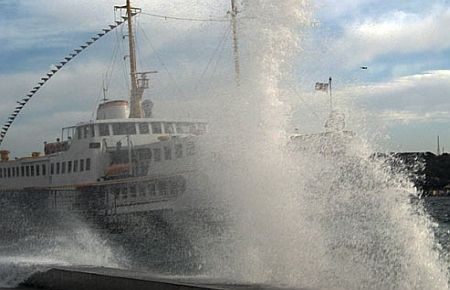 Deniz Ulaşımına Fırtına Engeli