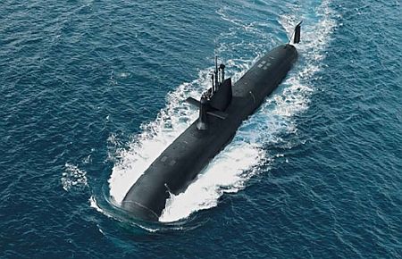 Denizaltı, kuru yük gemisiyle çarpıştı