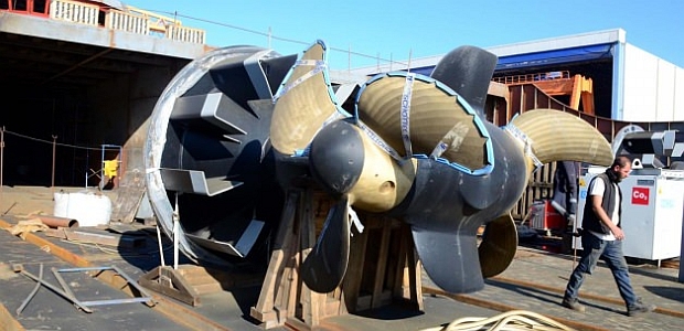 Van Gölü feribotu artık yerli motorlu