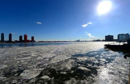 East River buz tuttu!