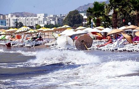 Fırtına Bodrum'u vurdu