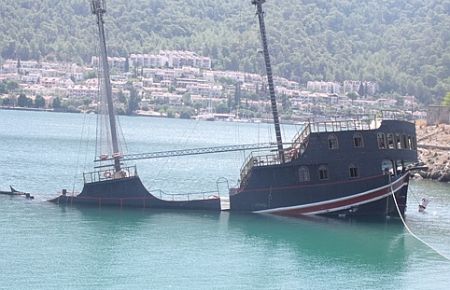 Fırtına Nedeniyle 1 Gulet Battı