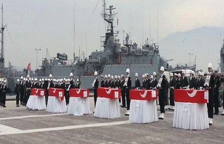 Gemiyi terk etmemişler